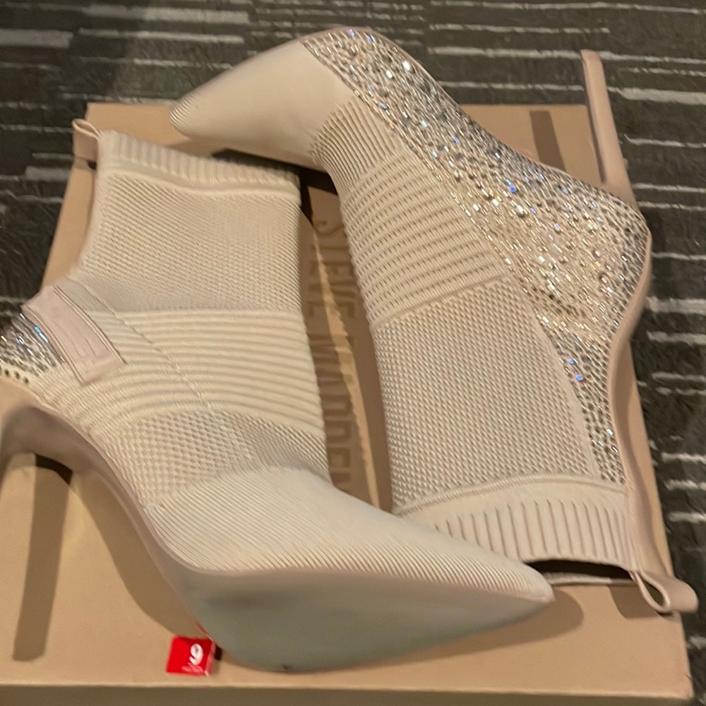 New Steve Madden Blush ankle boots size 9